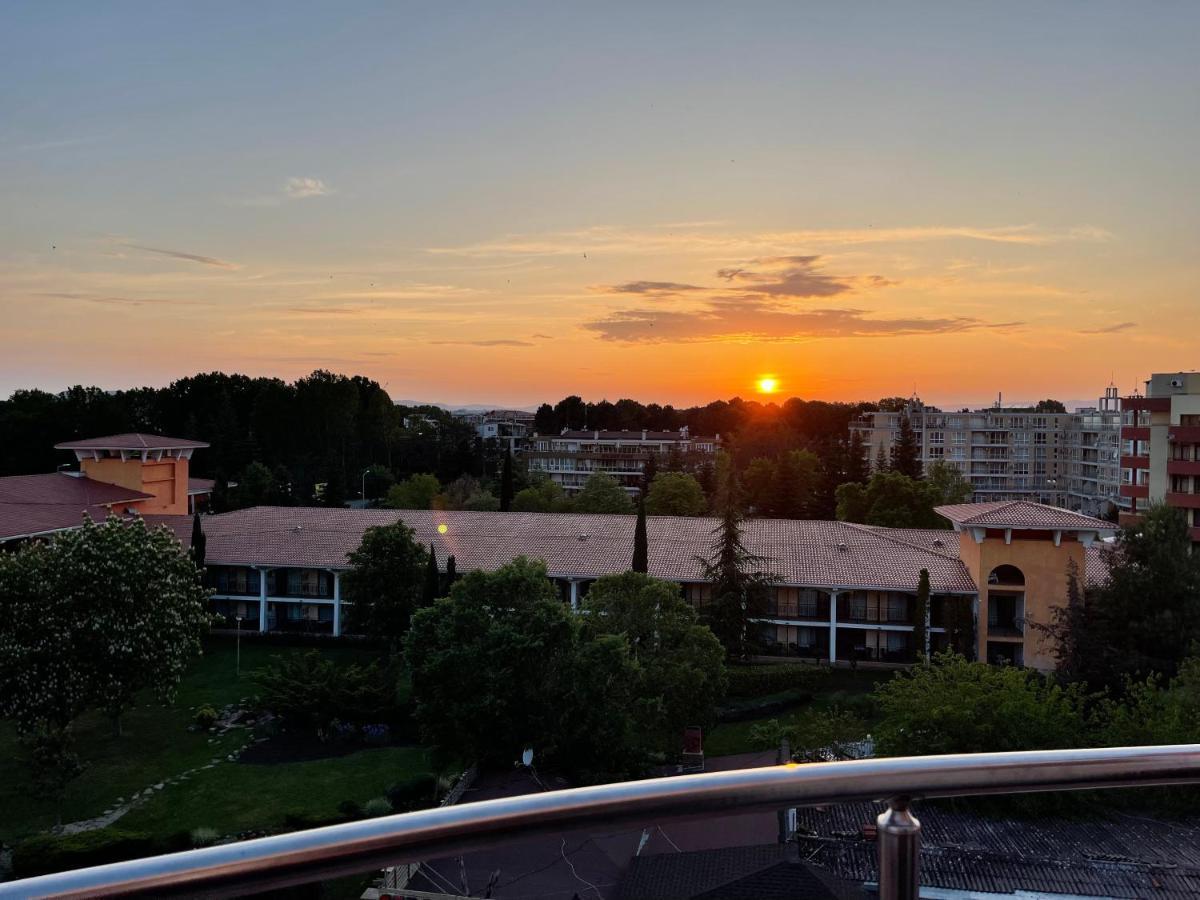 Апарт готель Admiral Plaza Сонячний Берег Екстер'єр фото